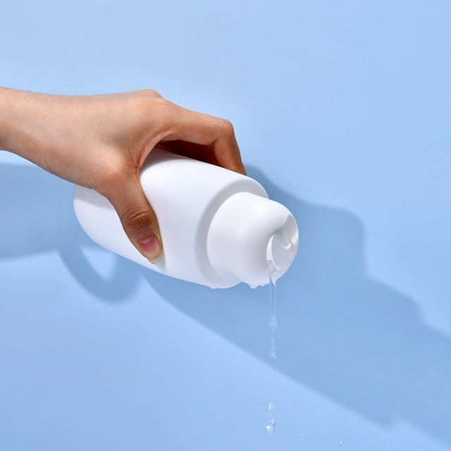 Empty Plastic Squeeze Bottles with Disc Lids Пустые пластиковые бутылочки с дисковыми крышками